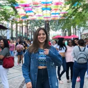 Meet your Posher, Linda rebeca